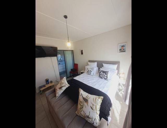 3 BEDROOM APARTMENT FOR SALE IN WATERFALL